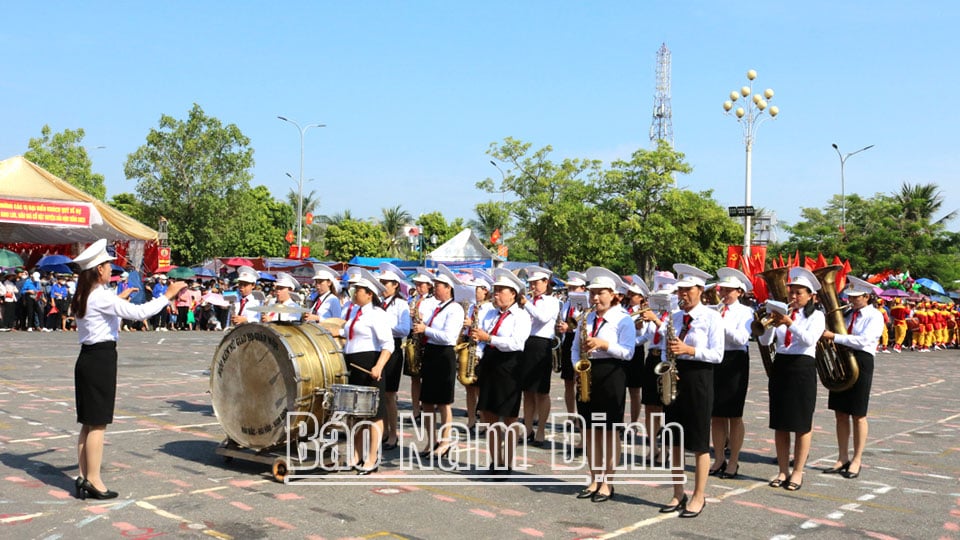 Tiết mục biểu diễn kèn đồng trong Ngày hội