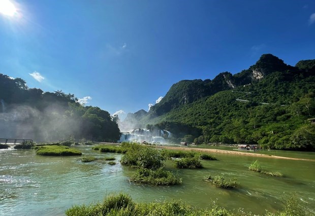 Thác Bản Giốc ở xã Đàm Thủy, huyện Trùng Khánh, được ví như viên ngọc của du lịch Cao Bằng. 
Ảnh: Chu Hiệu/TTXVN