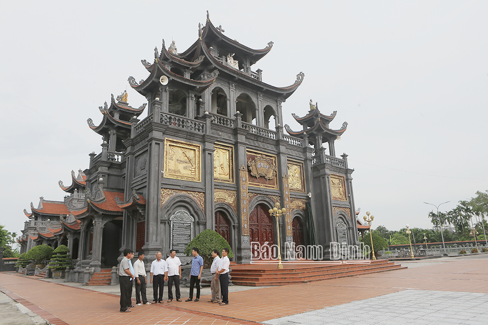 Xã Hải Phương (Hải Hậu) triển khai thực hiện tốt các mô hình phong trào “Xứ, họ tiên tiến, gia đình Công giáo gương mẫu, Giáo xứ, giáo họ không có tội phạm, không có ma tuý, không có tệ nạn xã hội tại các cơ sở tôn giáo trên địa bàn.
Ảnh: Việt Thắng