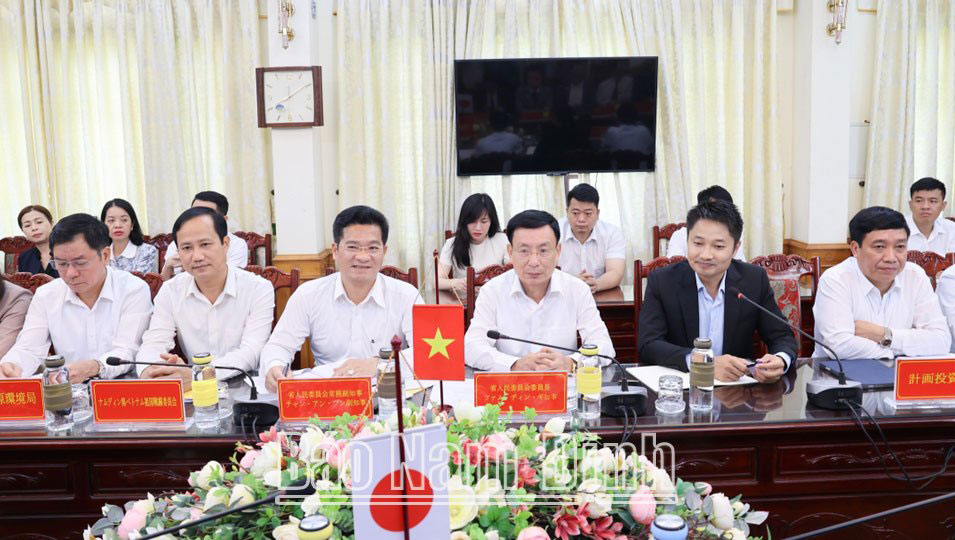 Đồng chí Phạm Đình Nghị, Phó Bí thư Tỉnh ủy, Chủ tịch UBND tỉnh chủ trì buổi làm việc.