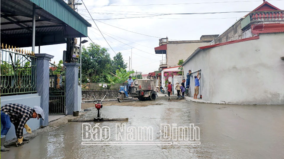 Đường giao thông nông thôn xã Giao Phong được mở rộng to đẹp, sạch sẽ, hiện đại.