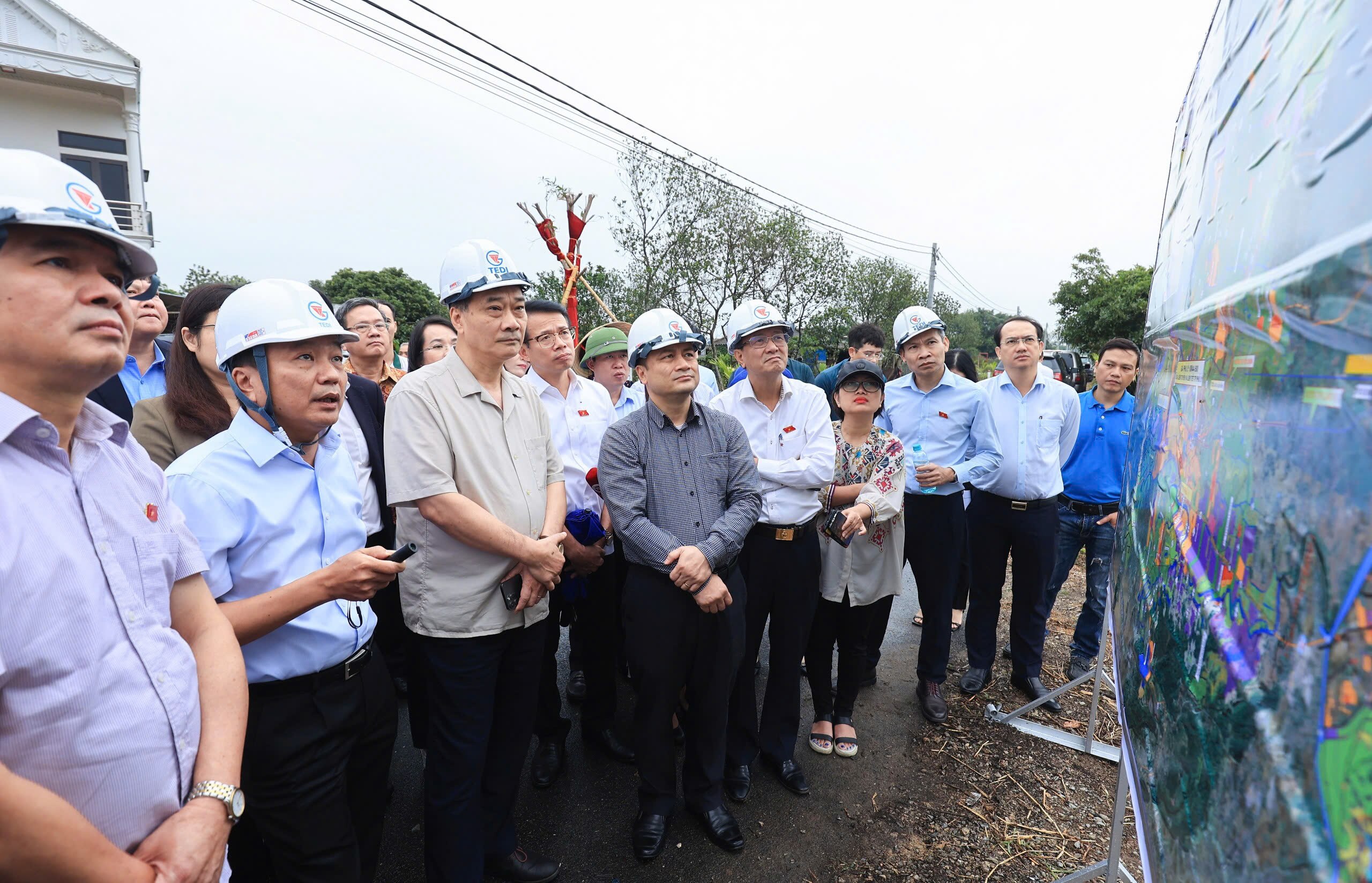 Đoàn công tác Quốc hội khảo sát thực tế dự án đường sắt tốc độ cao Bắc - Nam- Ảnh 4.