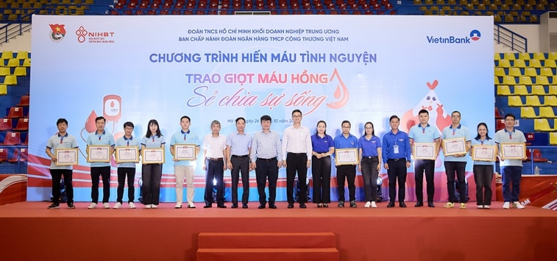 Đoàn Thanh niên VietinBank tổ chức thành công Chương trình hiến máu tình nguyện năm 2024 -1