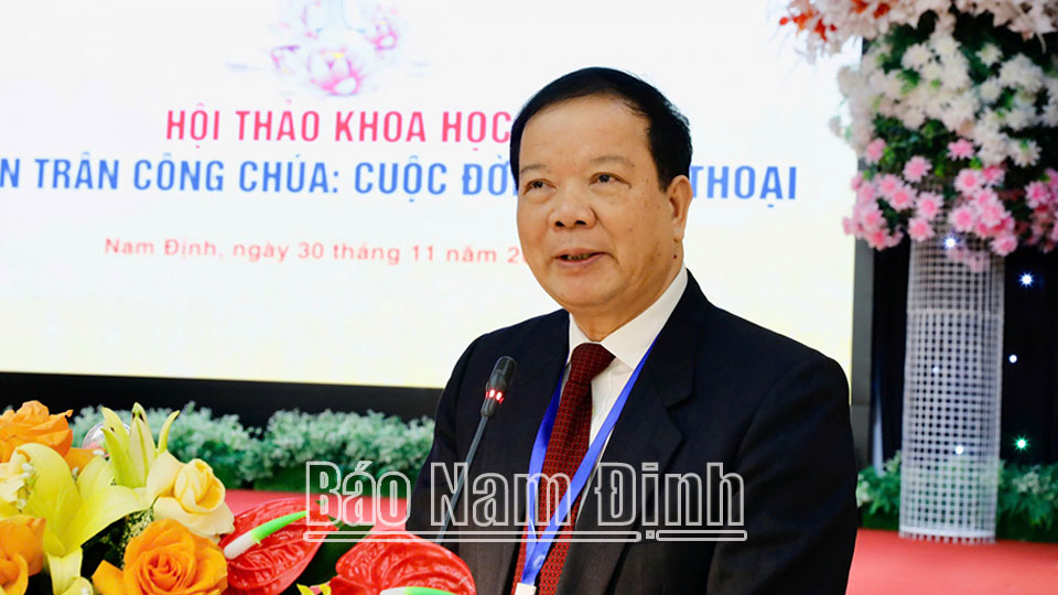 GS.TS Nguyễn Văn Kim, Phó Chủ tịch Hội đồng Di sản văn hóa quốc gia phát biểu tham luận “Quan hệ Đại Việt - Đông Á thế kỷ XIII-XIV và cuộc hôn nhân Huyền Trân - Chế Mân” tại hội thảo:

“Sau khi giành được quyền lực chính trị, với tầm nhìn của một triều đại lớn, giàu bản lĩnh, Vương triều Trần (1225-1400) trên con đường phát triển đã không ngừng củng cố, quyết tâm bảo vệ nền độc lập dân tộc, tự khẳng định vị thế trong quan hệ với các quốc gia trong khu vực. Mối quan hệ giữa Thăng Long - Đại Việt với các quốc gia Đông Á luôn mang tính đa diện, đa chiều. Theo đó, chính quyền Thăng Long vừa có sự chia sẻ, giúp đỡ, vừa có sự đấu tranh với các thế lực trong khu vực. Trong ứng đối với môi trường chính trị Đông Nam Á, Vương triều Trần luôn có được nguồn thông tin phong phú, nắm bắt, phân tích khá chính xác những toan tính chính trị cũng như sự mạnh, yếu của từng quốc gia. Cuộc hôn nhân Việt - Chăm đã không diễn ra vội vàng. Vốn là một người giàu kinh nghiệm chính trị, uyên thâm, thận trọng nên việc hứa gả công chúa Huyền Trân không thể coi là quyết định đường đột, biểu hiện cảm xúc nhất thời hay sự “trót hứa” của Phật hoàng Trần Nhân Tông với Vua Chế Mân như các sử gia thời Lê quan niệm. Từ khi Phật hoàng Trần Nhân Tông hứa gả đến lúc sứ bộ Chiêm Thành chính thức sang đón dâu là 5 năm (1301-1306). Trong thời gian đó, cả hai bên đều có thể đưa ra nhiều nguyên nhân hay nguyên cớ để rút lời hẹn ước. Do vậy, trong cuộc hôn nhân, cả hai bên hẳn đều có sự tính toán chiến lược kỹ càng. Cùng với các sính lễ giá trị, chính quyền Chiêm Thành đã chủ động và tự nguyện đề nghị dâng hai châu Ô, Lý làm lễ vật dẫn cưới. Năm 1307, nhà Trần đổi thành châu Thuận, châu Hoá đến cuối thời Trần lập thành lộ (trấn) Thuận Hoá. Như vậy, có thể coi “Đất Thuận Hoá ra đời trong sự hội nhập vào lãnh thổ Đại Việt không phải bằng sự lấn chiếm hay xâm lược mà là sản phẩm của quan hệ đồng minh, của sự hoà hiếu và của một cuộc hôn nhân mang ý nghĩa lịch sử”.