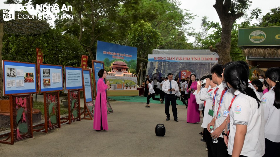 Giới thiệu 200 bức ảnh, tài liệu tại triển lãm 'Những tấm gương bình dị mà cao quý' nhân Kỷ niệm 133 năm ngày sinh Chủ tịch Hồ Chí Minh ảnh 5