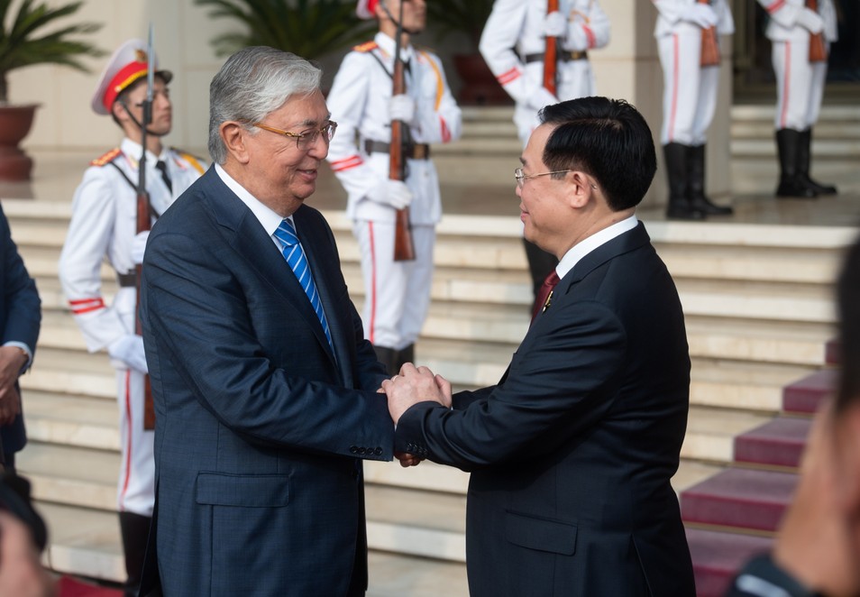 Tổng Bí thư, Thủ tướng, Chủ tịch Quốc hội và Chủ tịch nước tiếp Tổng thống Kazakhstan ảnh 7