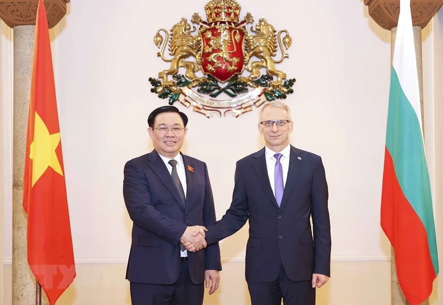 National Assembly Chairman Vuong Dinh Hue meets with Bulgarian Prime Minister Nikolai Denkov