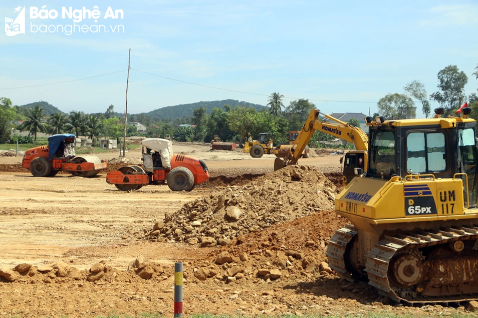 bna_Đơn vị thi công huy động máy móc tranh thủ thời tiết thuận lợi để thi công đường N5 giai đoạn 2.jpg