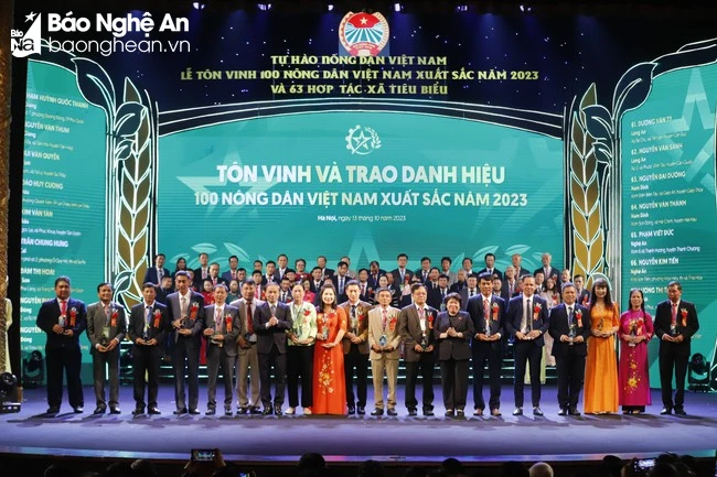 Two Nghe An farmers honored at the program 'Pride of Vietnamese Farmers 2023'