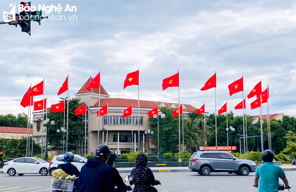 bna_Thành phố Vinh được trang hoàng chuẩn bị kỷ niệm 60 năm thành lập (1963 - 20230.jpeg