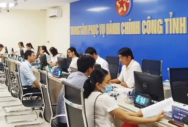 Chủ tịch UBND các tỉnh, thành phố trực thuộc Trung ương chủ động rà soát, quyết định phân cấp đối với các TTHC thuộc thẩm quyền theo quy định của pháp luật. ảnh 1