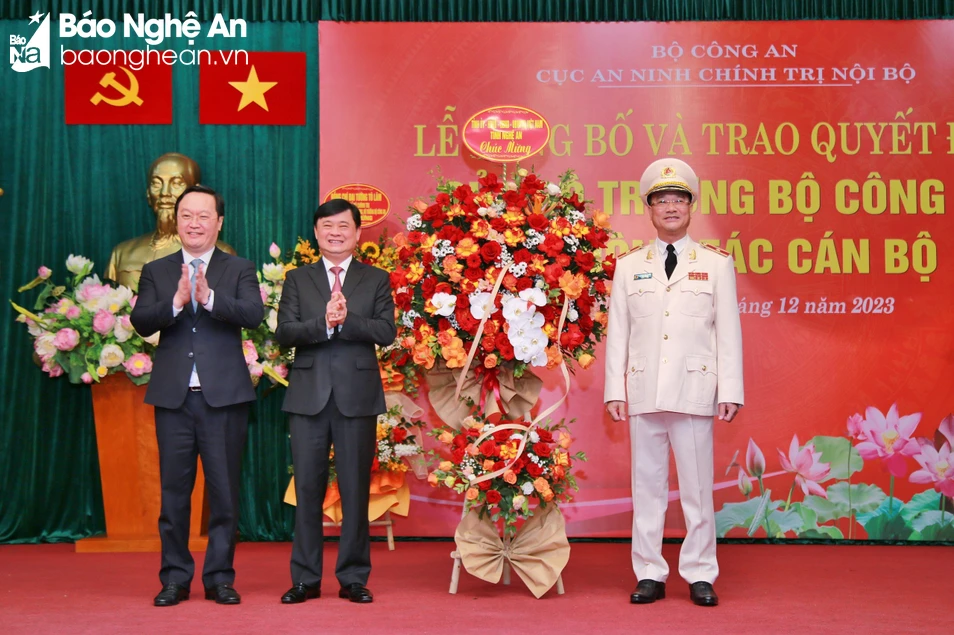 bna-Lanh dao Tinh Nghe An chuc mung.jpg