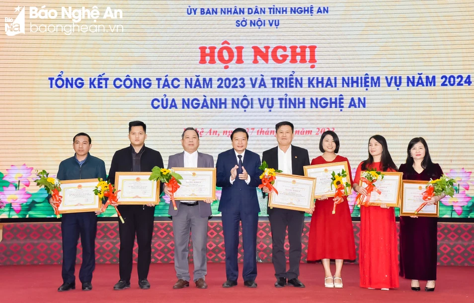 bna-bang-khen-1-anh-thanh-le-7348.jpg