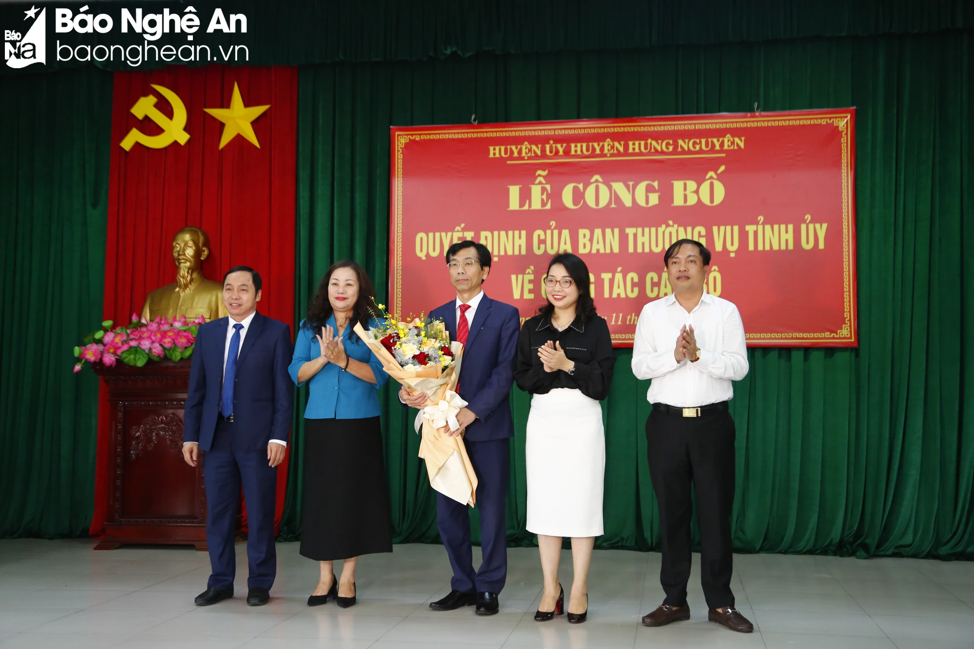 bna-dong-chi-nguyen-thi-thu-huong-uy-vien-ban-thuong-vu-truong-ban-tuyen-giao-tinh-uy-va-cac-dong-chi-9593.jpg