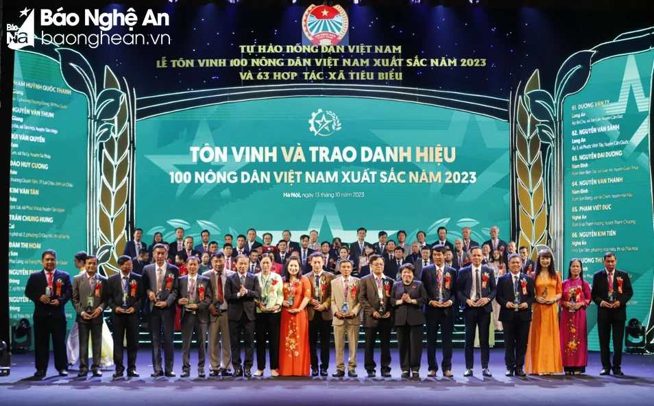 bna-anh-pham-viet-duc-thu-4-tu-trai-qua-tai-le-ton-vinh-nong-dan-viet-nam-xuat-sac-6492.jpg