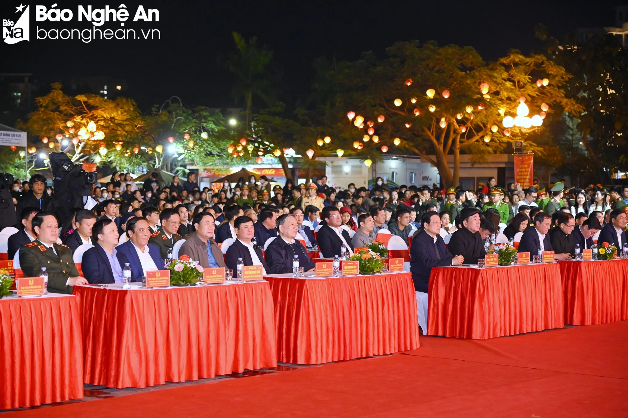 bna-cac-dong-chi-lanh-dao-trung-uong-bo-cong-an-tinh-nghe-an-va-cac-dai-bieu-du-chuong-trinh-anh-thanh-cuong-8522.jpg