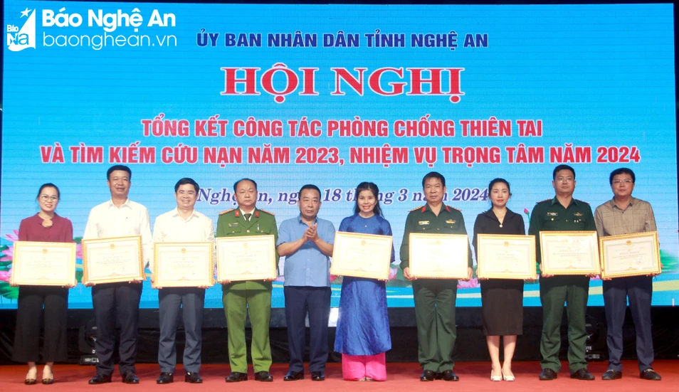 bna_Tỉnh Nghệ An tặng bằng khen cho các tập thể cá nhân có thành tích xuất sắc trong phòng chống thiên tai năm 2023 ảnh Quang An.jpg