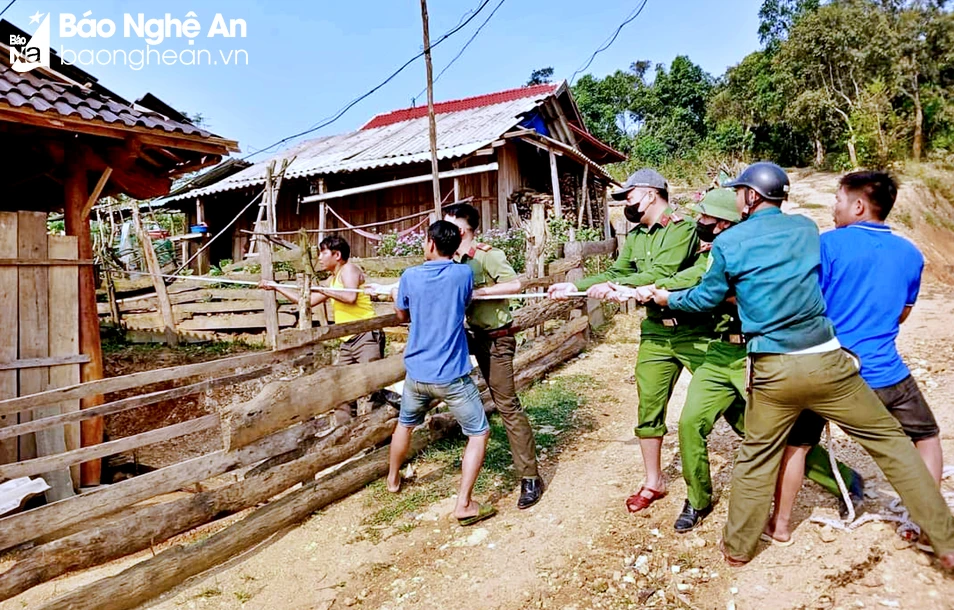 bna_Đoàn thanh niên và các lực lượng giúp người dân HUồi Tụ.png