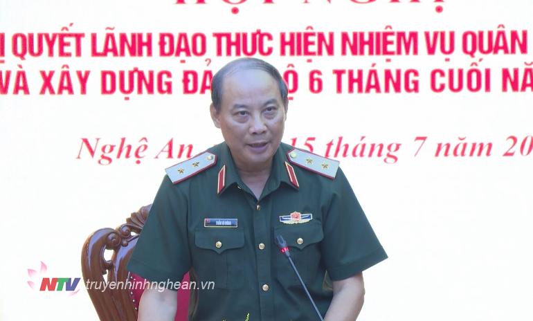 Trung tướng Trần Võ Dũng - Bí thư Đảng ủy, Chính ủy Quân khu 4 phát biểu tại hội nghị