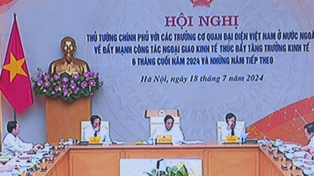 Toàn cảnh hội nghị tại điểm cầu chính ở trụ sở Chính phủ (Ảnh cắt màn hình)