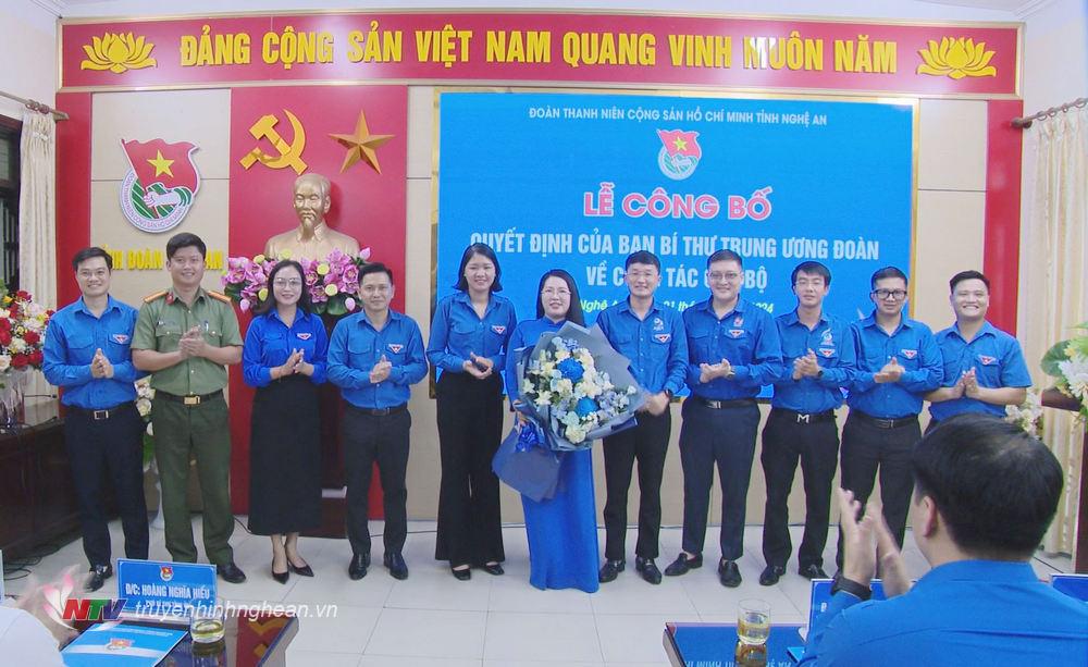 Ban Thường vụ Tỉnh đoàn chúc mừng tân Bí thư.