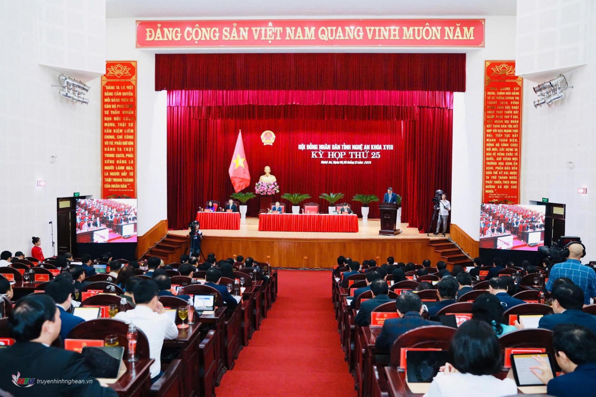 Toàn cảnh phiên khai mạc.