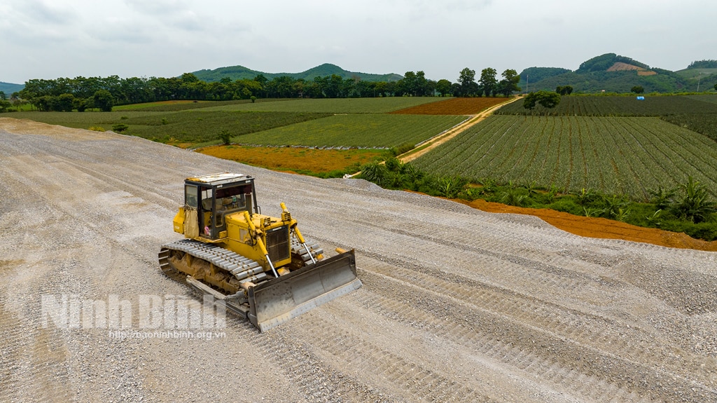 Dự án xây dựng tuyến đường Đông Tây Phấn đấu thông xe kỹ thuật trong năm 2023