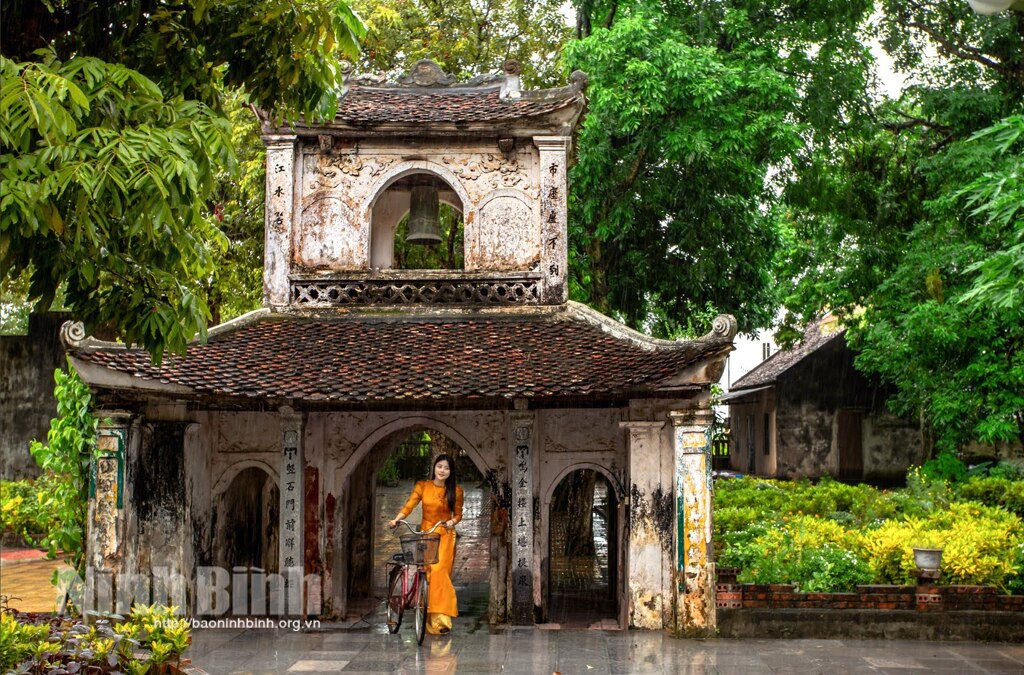 Thả dáng với tà áo dài ở Ninh Bình