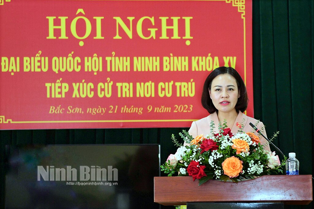 Đại biểu Quốc hội tỉnh tiếp xúc với cử tri nơi cư trú