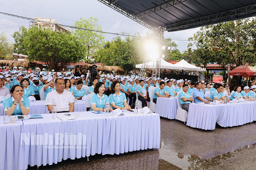 Chương trình Phiên chợ xanh bảo vệ môi trường nông thôn