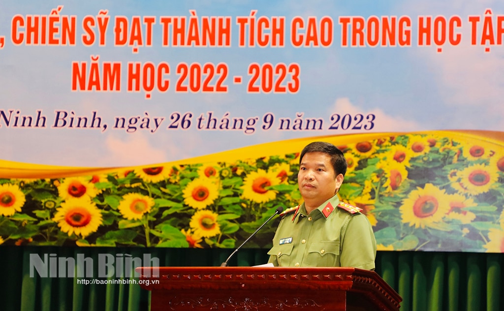 Công an tỉnh trao thưởng cho con cán bộ chiến sĩ đạt thành tích cao trong học tập