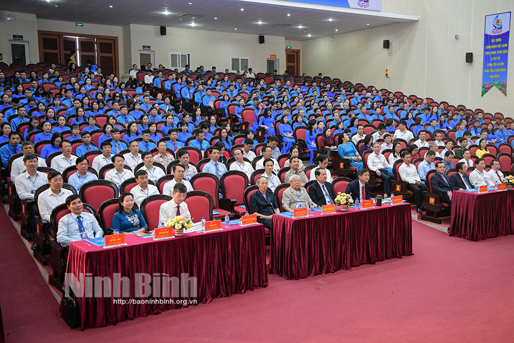 Apertura del 16º Congreso Sindical Provincial de Ninh Binh