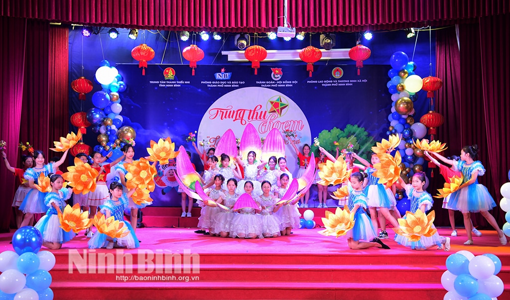 Donate 120 gifts to poor children at the Mid-Autumn Festival for Children program in 2023