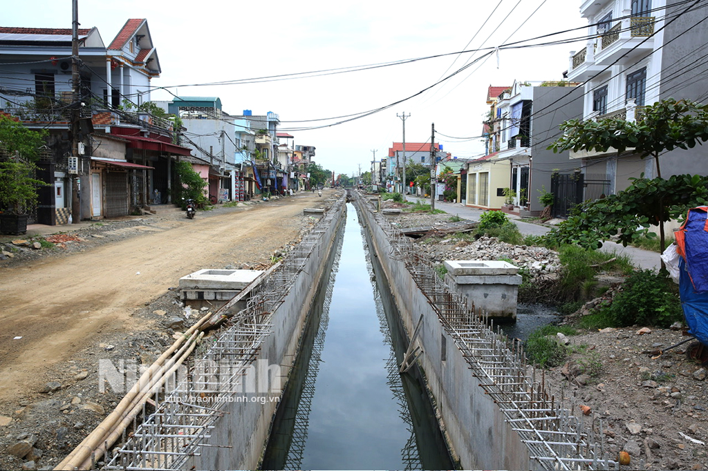 អនុគម្រោងកែលម្អហេដ្ឋារចនាសម្ព័ន្ធទីក្រុង Phat Diem រួមចំណែកដល់ការបញ្ចប់ហេដ្ឋារចនាសម្ព័ន្ធជនបទថ្មីនៃស្រុក Kim Son