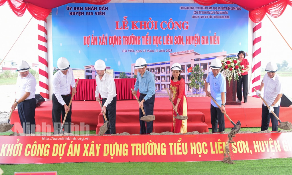 Đồng chí Bí thư Tỉnh ủy khảo sát một số công trình dự án tại huyện Gia Viễn