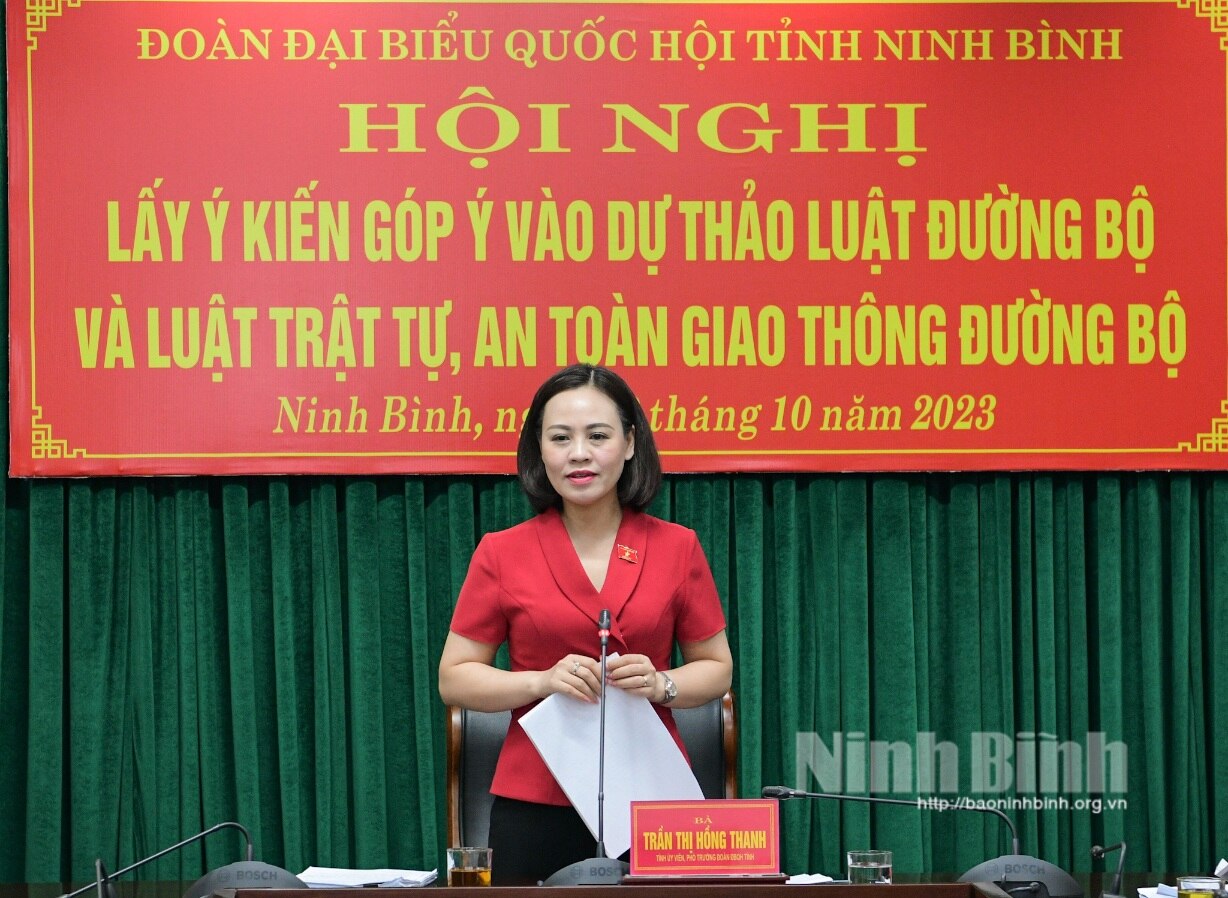 Đoàn Đại biểu Quốc hội tỉnh lấy ý kiến góp ý vào dự thảo Luật Đường bộ và Luật Trật tự an toàn giao thông đường bộ