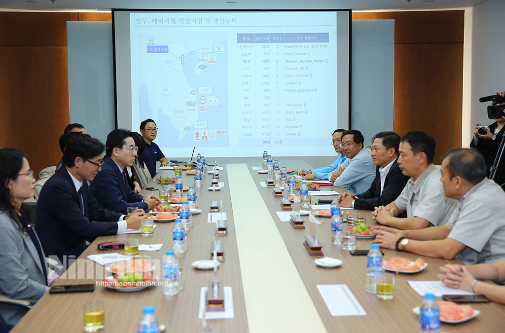 Une délégation de haut rang de la ville d'Asan, en Corée, a inspecté l'usine n° 2 de Hyundai Thanh Cong Vietnam