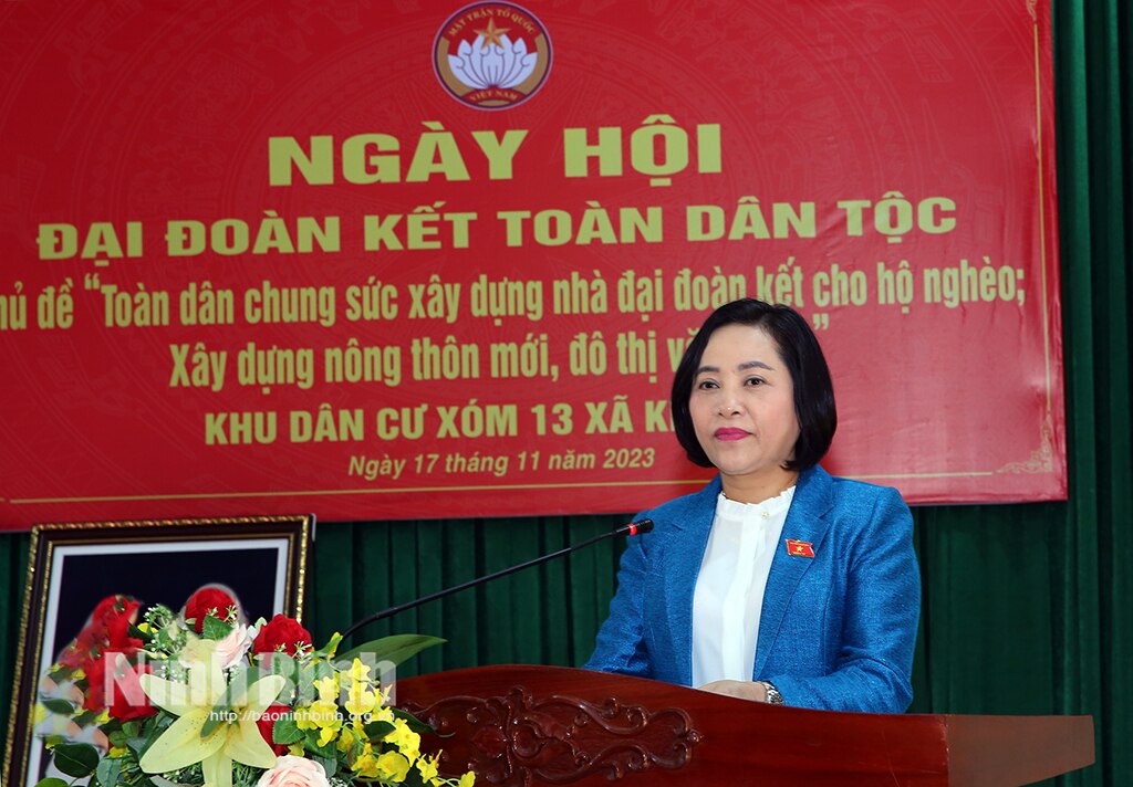 Đồng chí Nguyễn Thị Thanh dự Ngày hội Đại đoàn kết toàn dân tộc tại huyện Kim Sơn