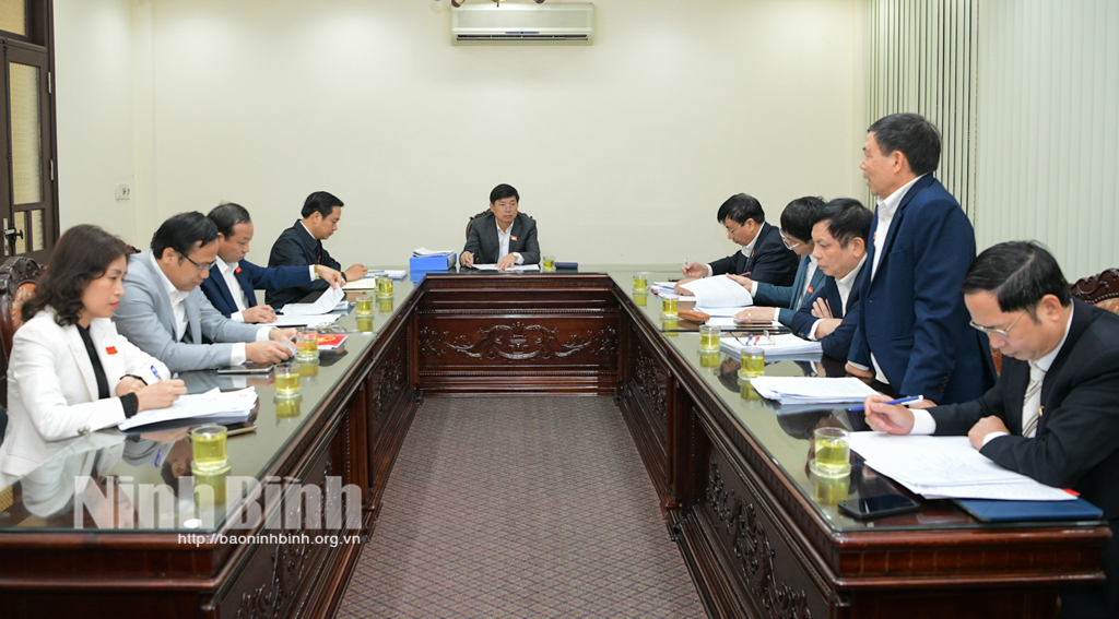 The 17th session of the Provincial People's Council, term XV, was discussed in groups.