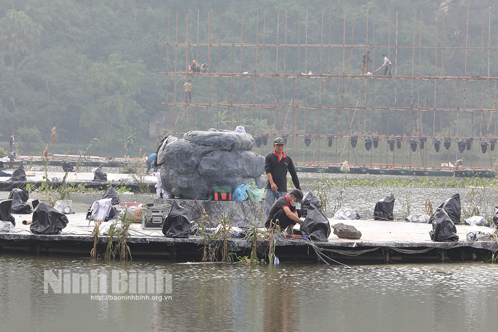 Sân khấu thực cảnh đã cơ bản hoàn tất sẵn sàng cho lễ khai mạc Festival Ninh BìnhTràng An lần thứ II