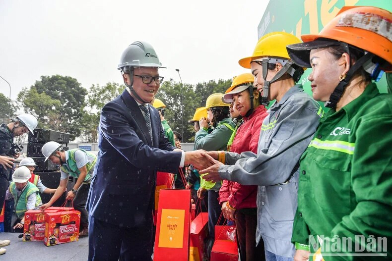 Trao tặng gần 1800 phần quà Tết cho công nhân tại Hưng Yên trong chương trình Xây Tết 2024