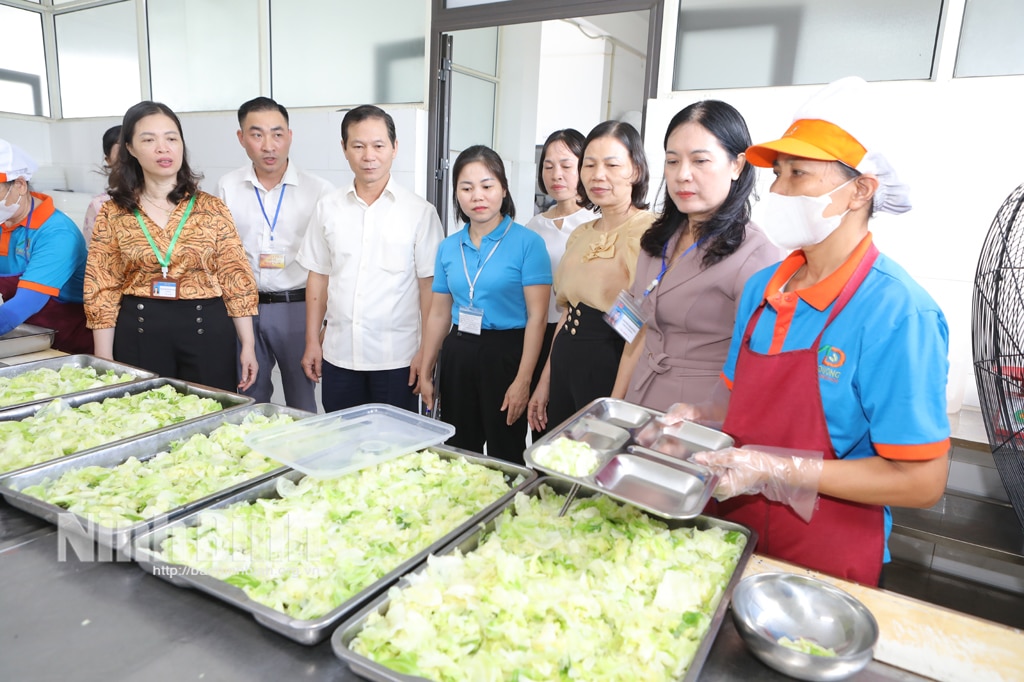 Bảo đảm an toàn thực phẩm để người dân vui Xuân đón Tết