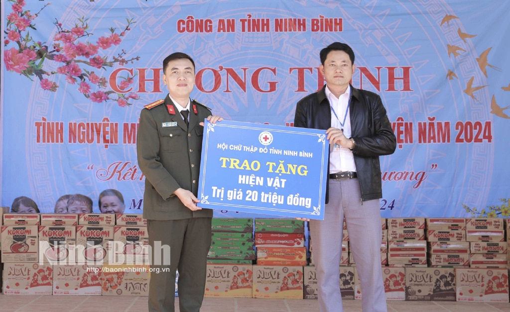 Công an tỉnh tổ chức chương trình Tình nguyện mùa đông năm 2023 Xuân tình nguyện năm 2024 tại tỉnh Sơn La và Điện Biên