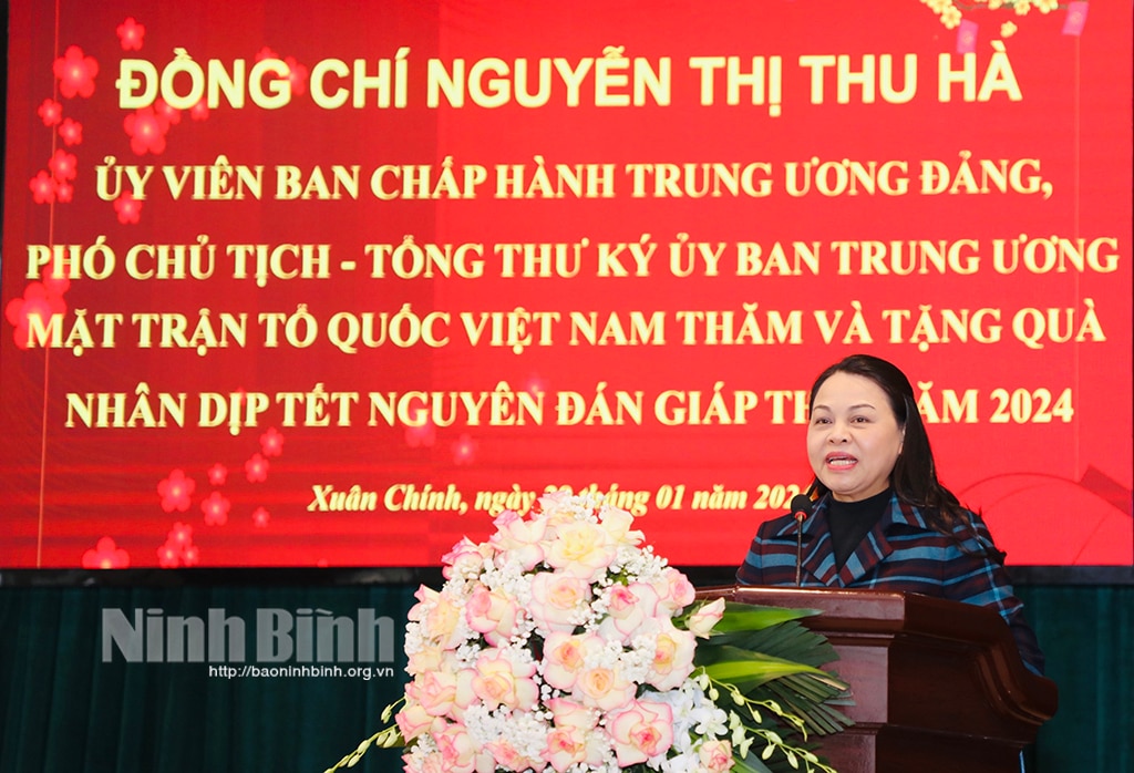 Đồng chí Phó Chủ tịch Tổng Thư ký Ủy ban Trung ương MTTQ Việt Nam thăm và tặng quà Tết tại Ninh Bình