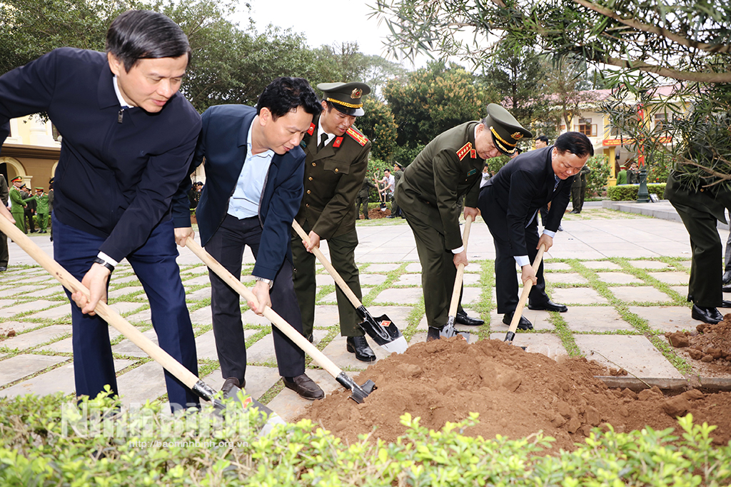 Bộ Công an phát động Tết trồng cây năm 2024 Vì một Việt Nam xanh tại Ninh Bình