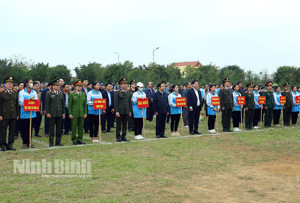 Đồng chí Thứ trưởng Bộ Công an Trần Quốc Tỏ dự lễ phát động Tết trồng cây Xuân Giáp Thìn tại xã Quang Thiện