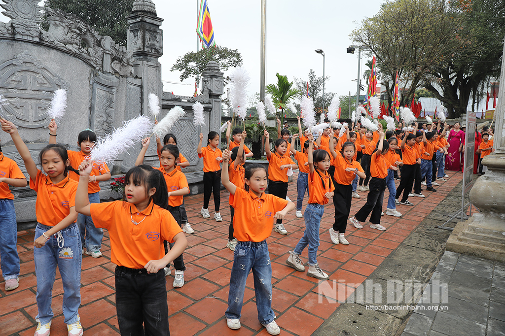 Dâng hương nhân kỷ niệm 1100 năm ngày sinh Đinh Tiên Hoàng Đế 9242024