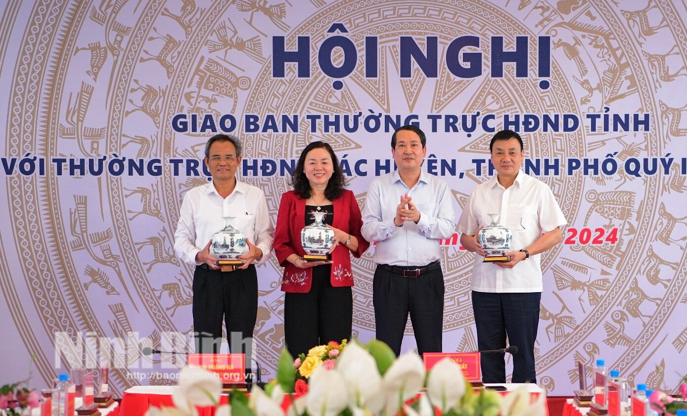 Thường trực HĐND tỉnh giao ban với Thường trực HĐND các huyện thành phố quý I năm 2024