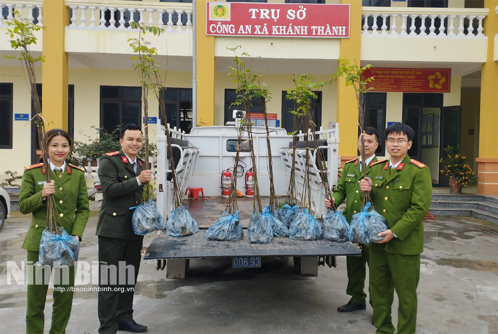 យុវជន Yen Khanh រំភើបចិត្តចូលរួមសកម្មភាពខែយុវជន