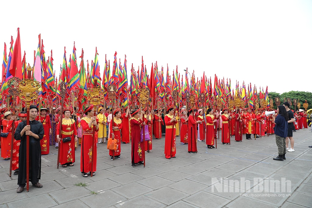 Nét mới của Lễ hội Tràng An 2024 Lễ rước rồng từ cổng Tam Quan vào bến thuyền Tràng An